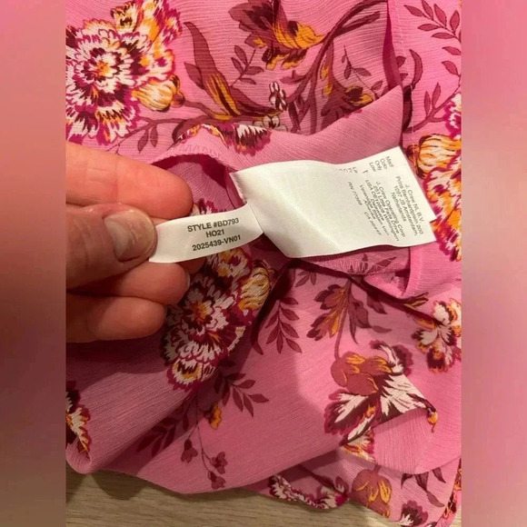 J CREW Drapey tie-neck ruffle top in marigold bouquets / Size Medium / - Picture 11 of 11